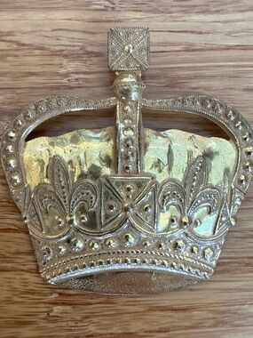 Miriam Haskell Gold-Tone large crown brooch
